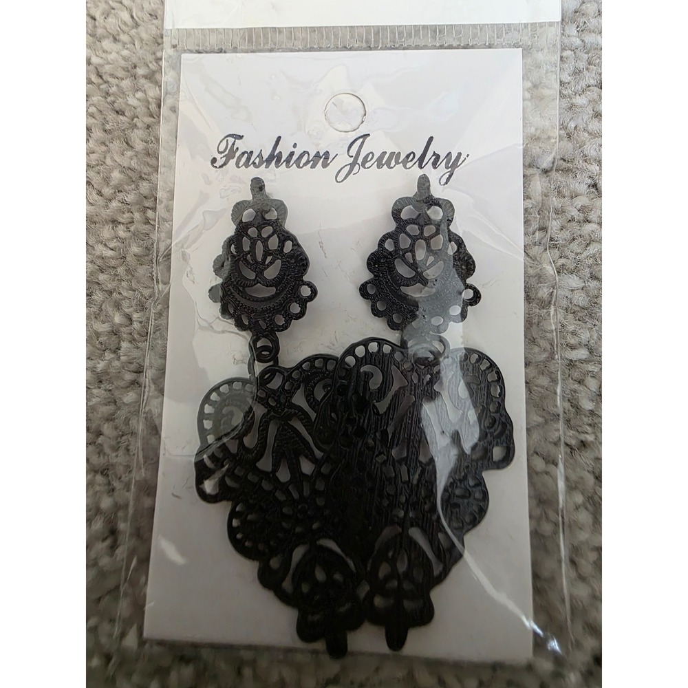 Elegant Black Filigree Earrings